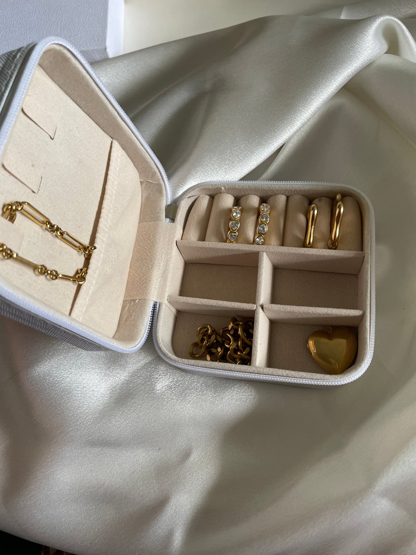 Jewelry storage bag