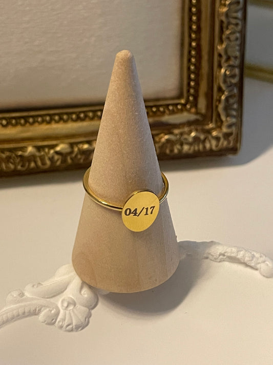 Lora engraved ring