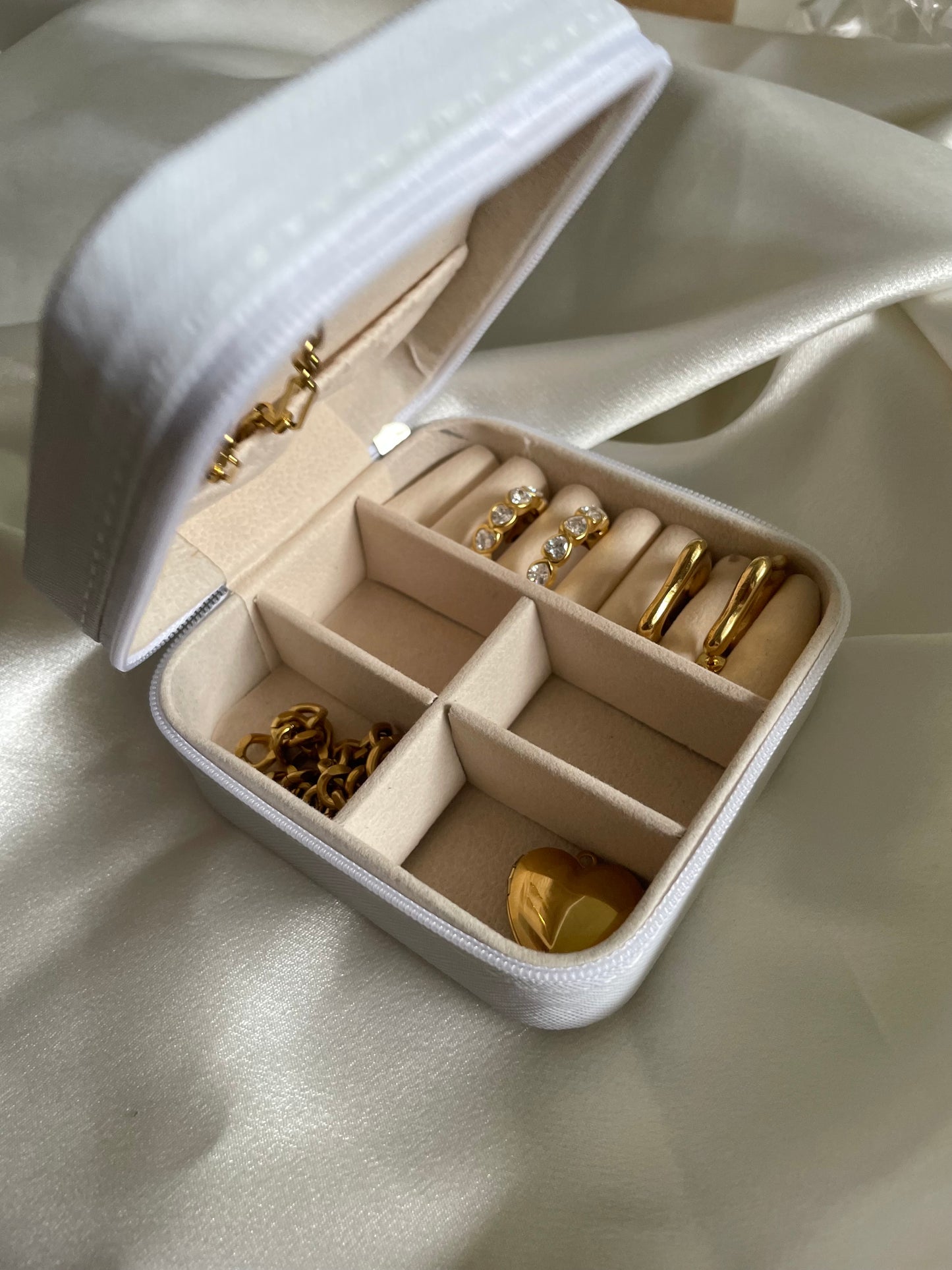 Jewelry storage bag