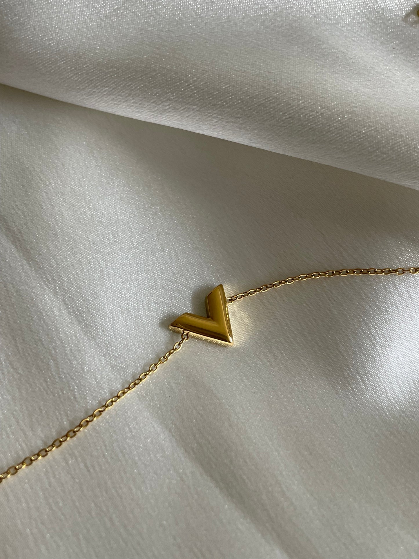 V bracelet