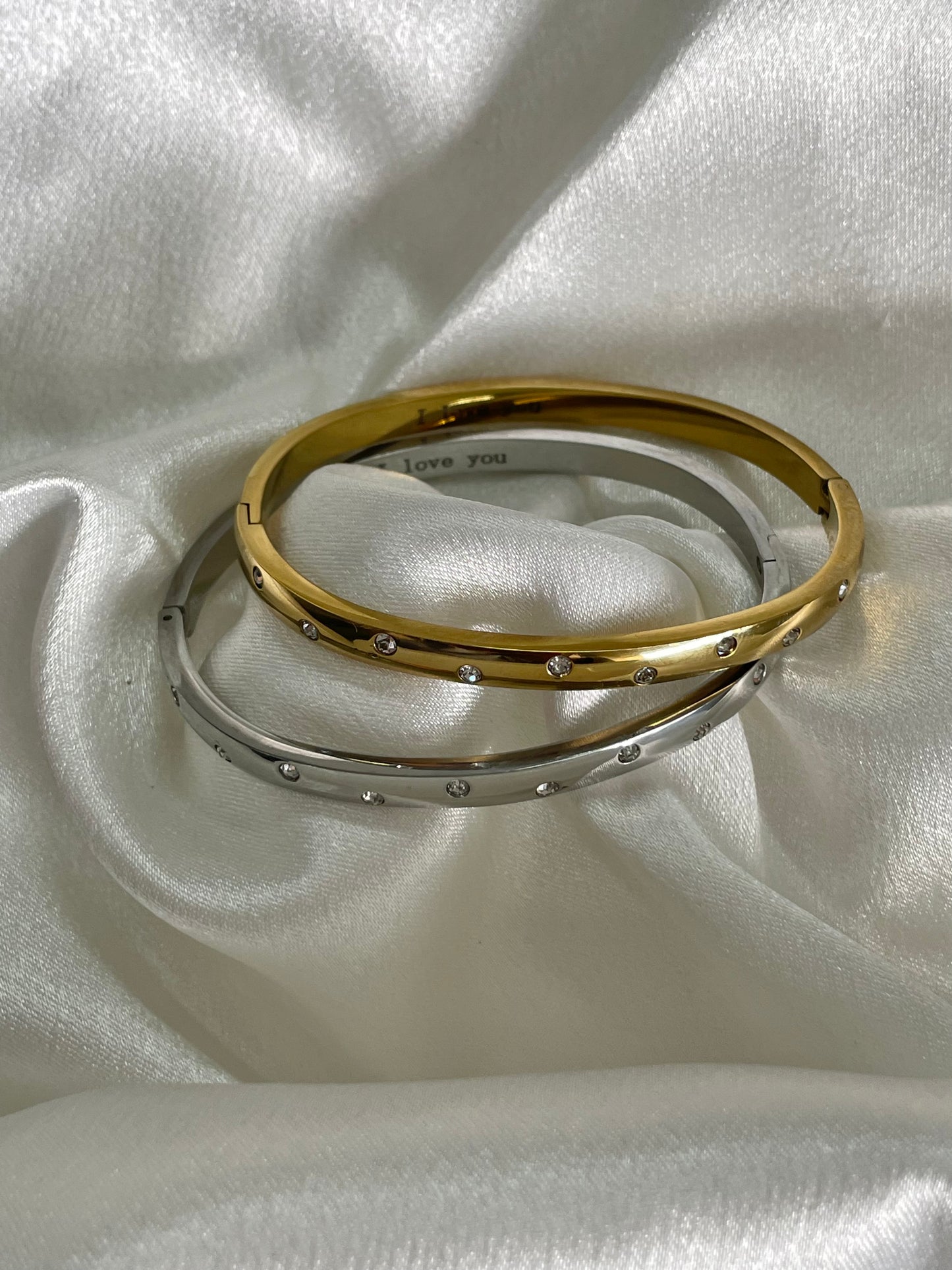 Shell bangle
