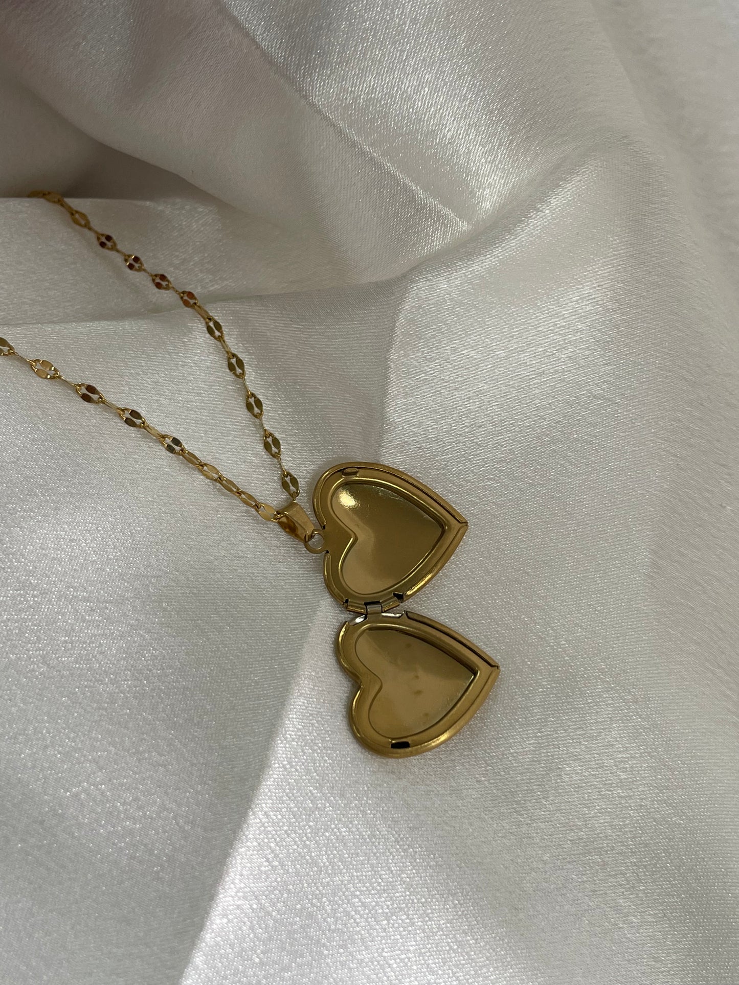 Mona lisa locket