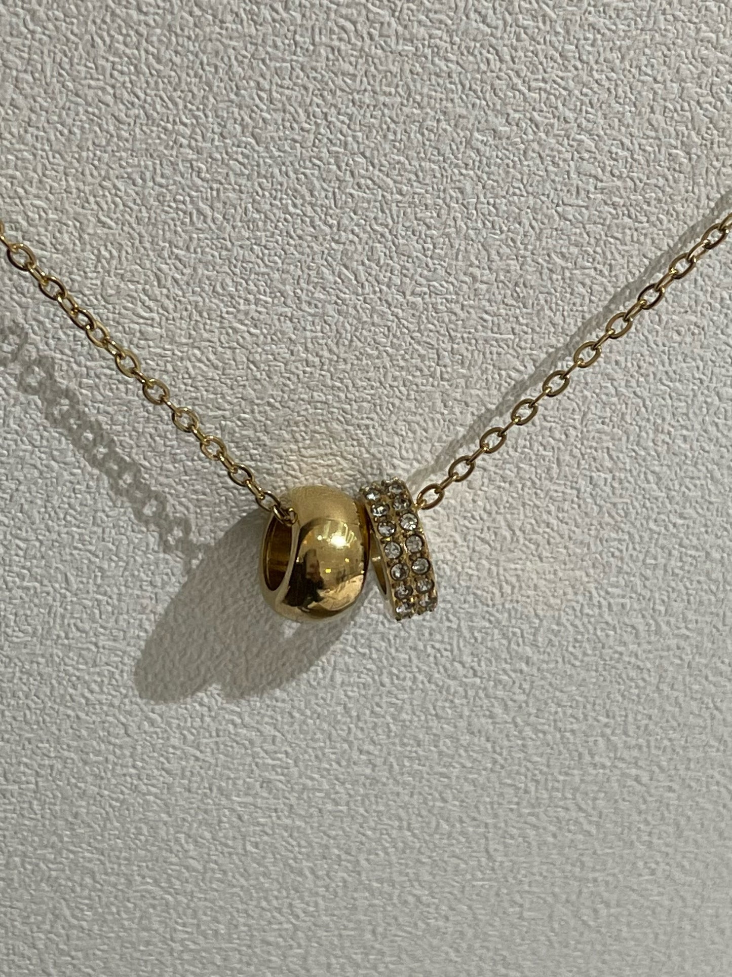 Two sisters necklace