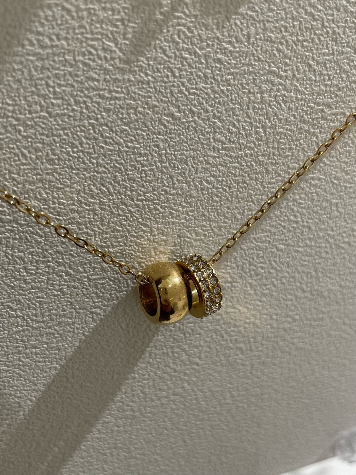 Two sisters necklace